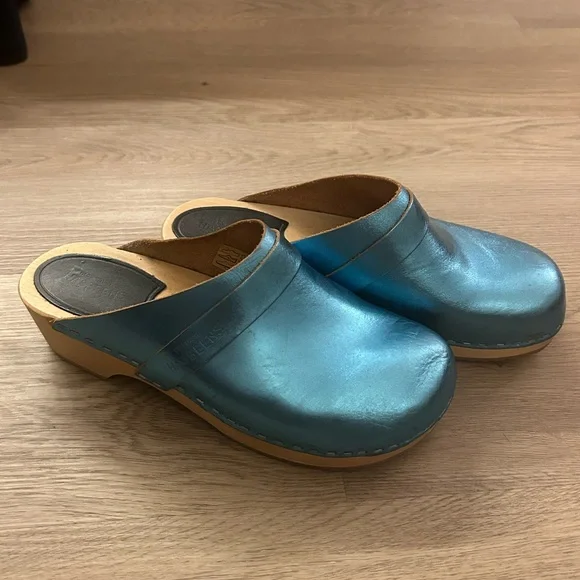 Metallic Blue Clogs - Picture 2 of 3